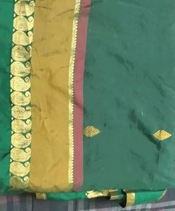 Elegant Green &amp; Gold Paisley Saree