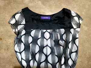 Chic Black &amp; White Top
