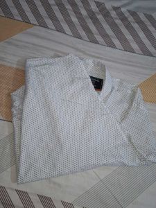 Men&#39;s Dotted Button-Down Shirt
