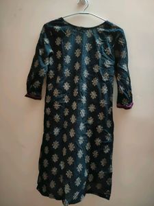Avaasa Black Kurti