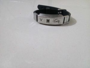 V Bracelet