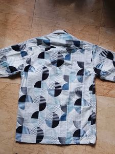 Stylish Geometric Pattern Men&#39;s Casual Shirt