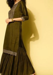 Women Yoke Design Thread Work Suit With Sharara