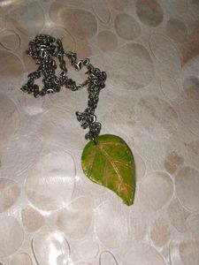 Leaf Pendant Necklace (resin)