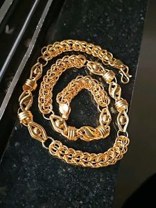 Elegant Gold Chain Necklace