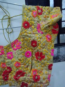 Elegant Pink Embroidered Saree with stylish embroi