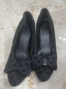 Used Black Heels Size 3 In Good Condition