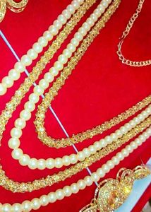 Elegant Pearl Necklace Set
