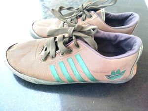 Adidas  Sneakers