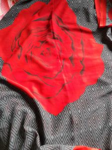 Rose Print With Dots Saree