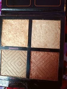 😍😍3D HIGHLIGHTER PALETTE
