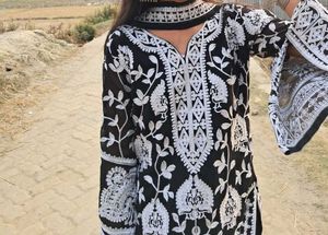 New Stunning Pakistani Embroidered Kurta Set!