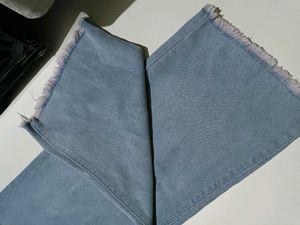 Frayed Hem Light Wash Jeans