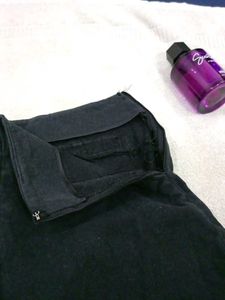 Cute Black Shorts With Tread Style