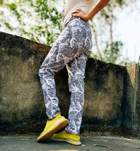 📢OFFER📢OFFER📢OFFER PRINTED JEANS FOR WOMEN  SIZE - 28 /30