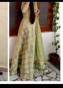 Manyawar Mohey Gown