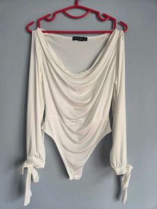 Boohoo White Bodysuit cutout sleeve