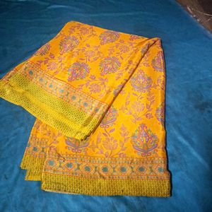 Beautiful Saree With Small Broder