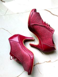 RED HEELS