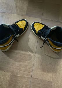 Nike Air Jordan 1 High Yellow Bred Toe