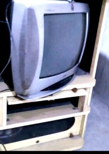 LG Telivision (TV)