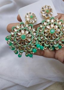 PASTEL GREEN KUNDAN &amp; PEARLS DANGLER 🎀
