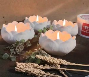 Set of 2 lotus candle holder