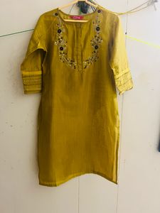 Kurti with thread embroidery