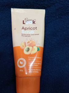 Gwen Look Apricot Scrub