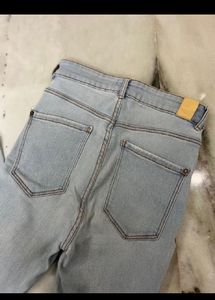 Price Drop!! Zara TRF Highwaisted Jeans