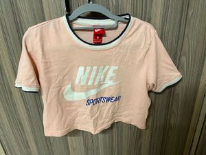 Nike Sportswear Crop Top
