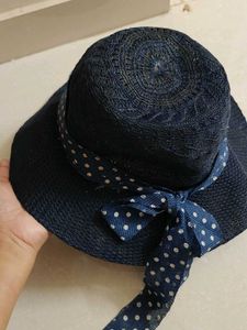 Selling Women&#39;s Hat In Navy Blue