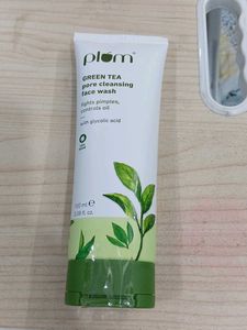 Plum Green Tea Pore Cleansing Face Wash