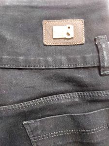 Women Black Narrow Jeans
