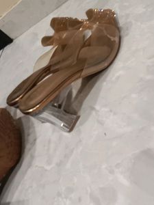 Golden Beautiful 3 Inch Heels: Size (8)