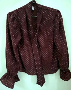 bold maroon white dotts top 🤍💥