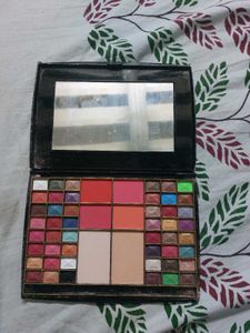SHILLS Eyeshadow Palette