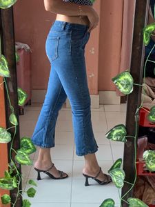 Capri Front Cut Jeans