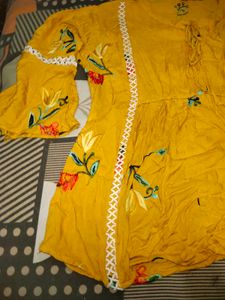 Floral Embroidered Top Xxl