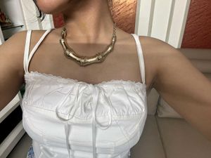 GOLD COLORED NECKPIECE