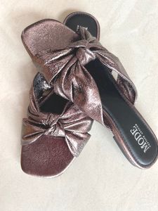 Pair Of Open Toe Flats (Metallic Purple))