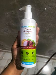 Mama Earth Onion Shampoo