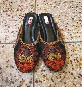 Ethenic Embroidery Juti For Women