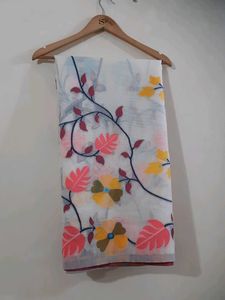 Elegant Floral Saree with Blouse Piece