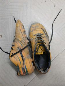 SEGA CLASSIC FOOTBALL SHOES USED [SIZE 3]