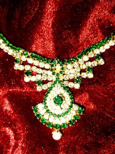 Green Stone Necklace Set