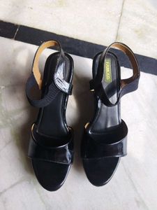 New Black Wedges🖤