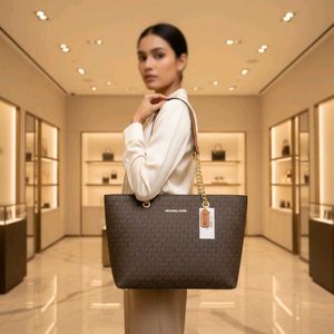 Michael Kors Tote Bag - Stylish &amp; Versatile