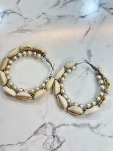 Shel Pearl Earrings