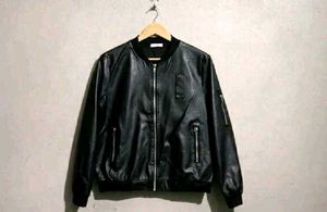 Last 👈🏻Black Leather Bomber Jacket
